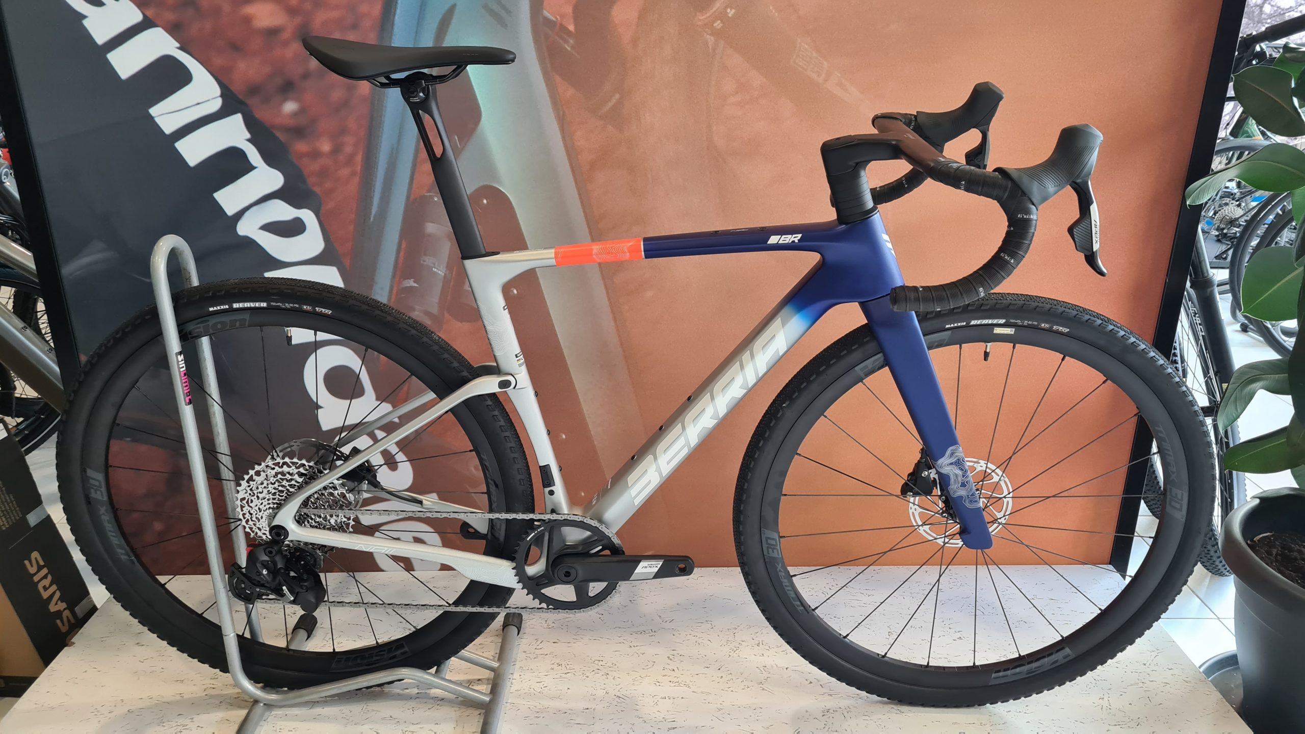 Berria NAII BR APEX XPLR AXS. TALLA S 3299€