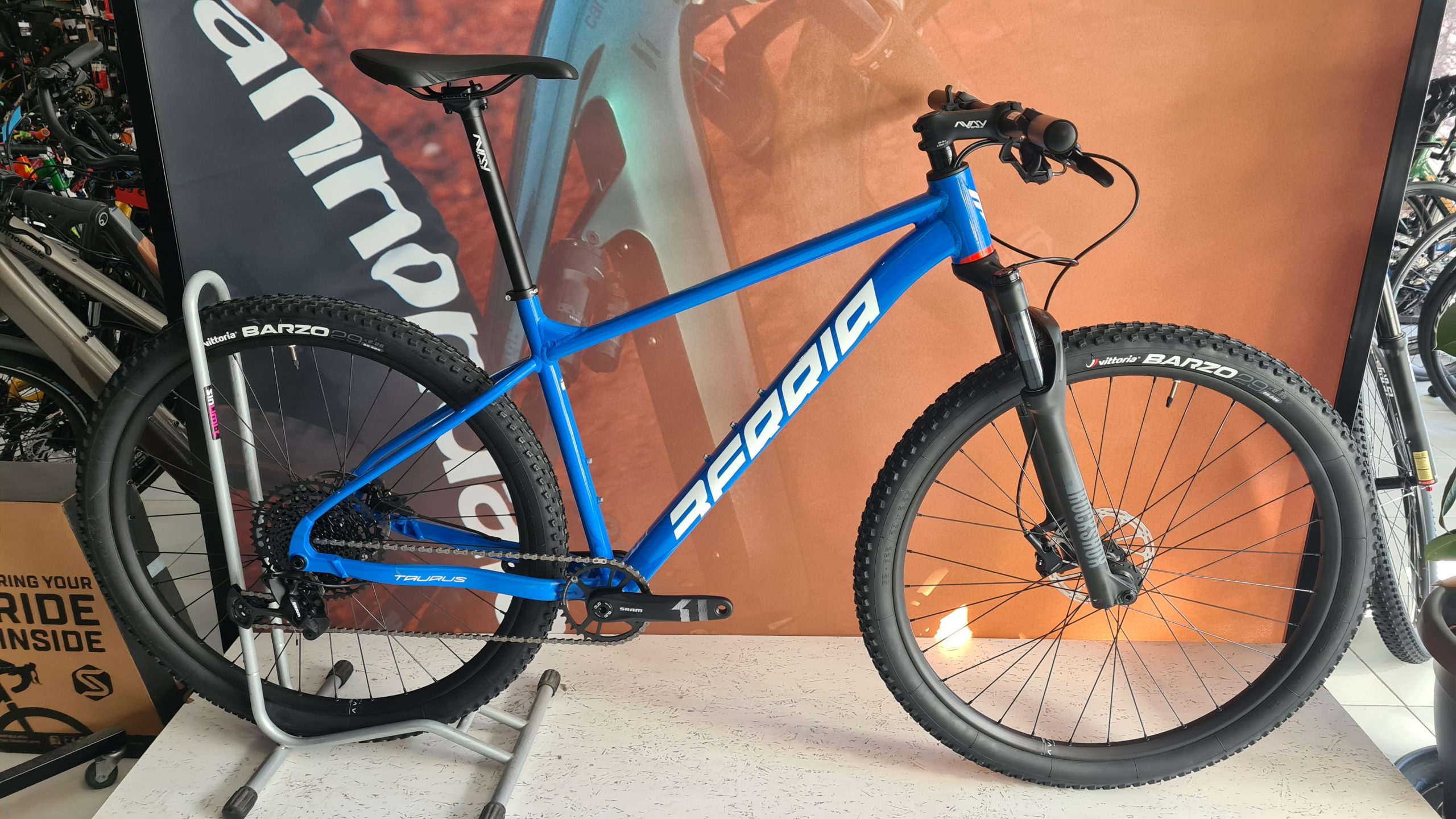 BERRIA TAURUS ADV SX  799€